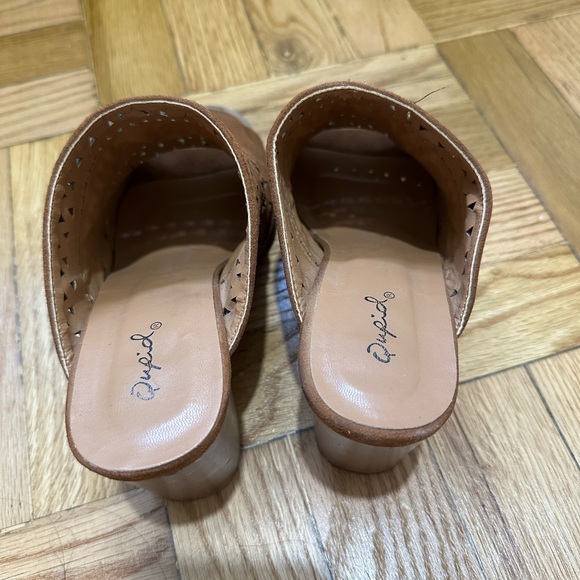 Brown suede heel - Picture 6 of 7